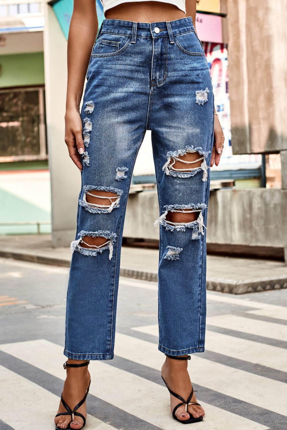 Distressed Buttoned Crop Jeans with Pockets