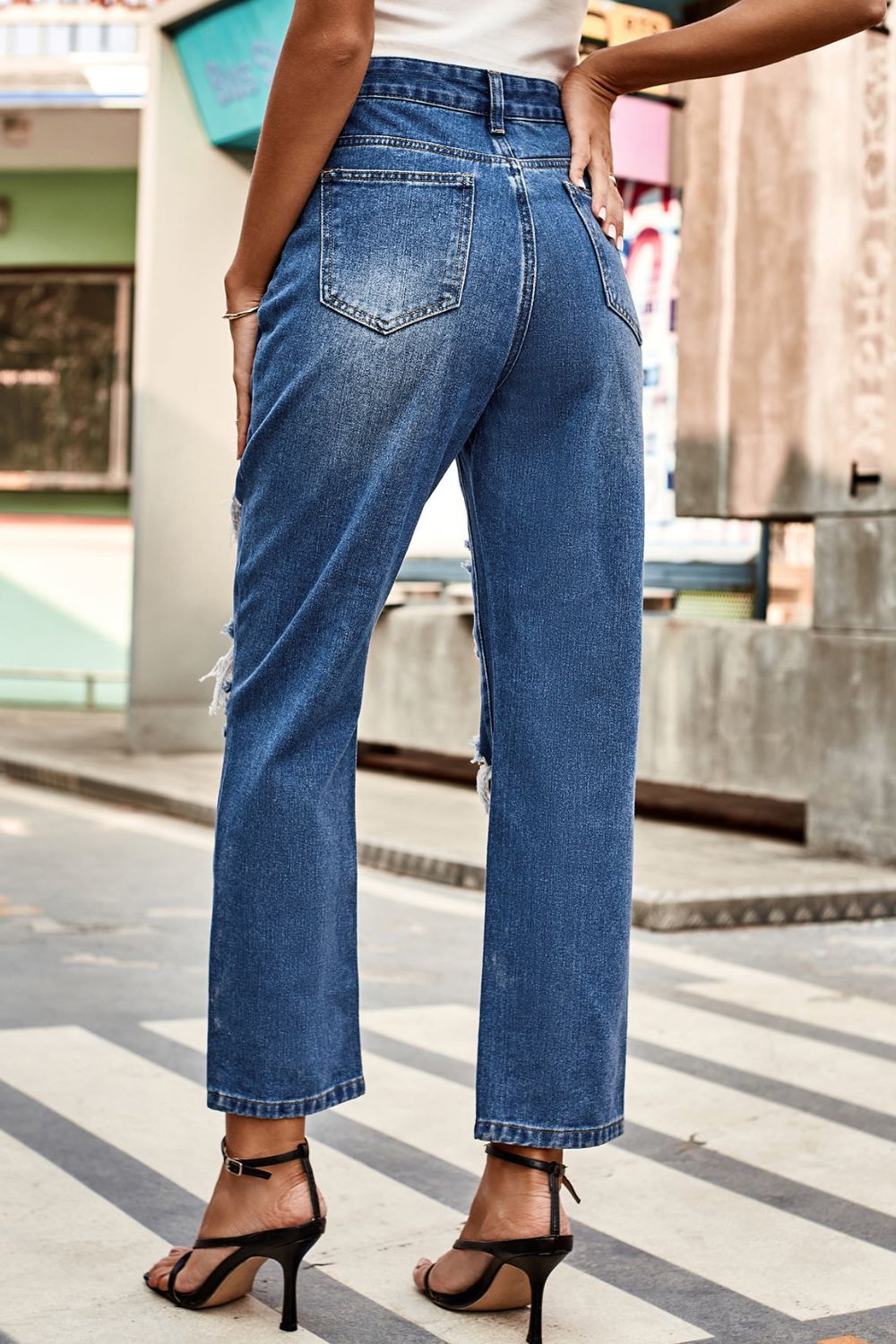 Distressed Buttoned Crop Jeans with Pockets